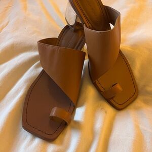 Sigerson Morrison 8.5 NWOT camel Sandal